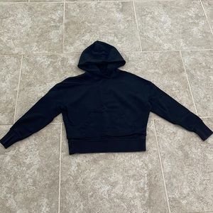 Lululemon women’s hoodie, size 4 ( size dot in the pocket), runs small